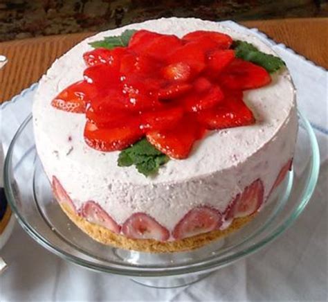 erdbeer-joghurt-sahne-torte-strawberry-yogurt-cream image