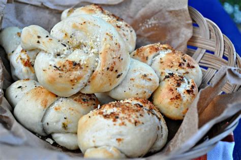how-to-make-parmesan-garlic-knots-recipe-my image