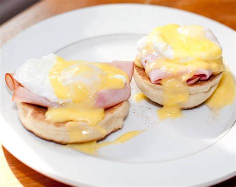 traditional-eggs-benedict-served-from-scratch image