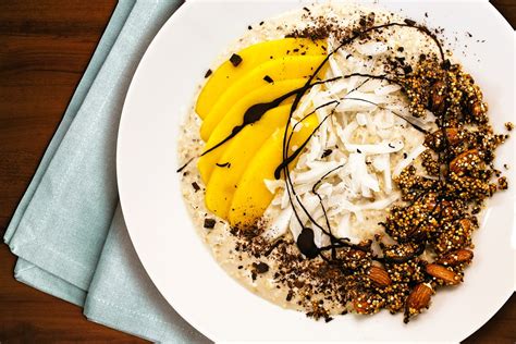 easy-overnight-oats-recipe-with-quinoa-crumble image