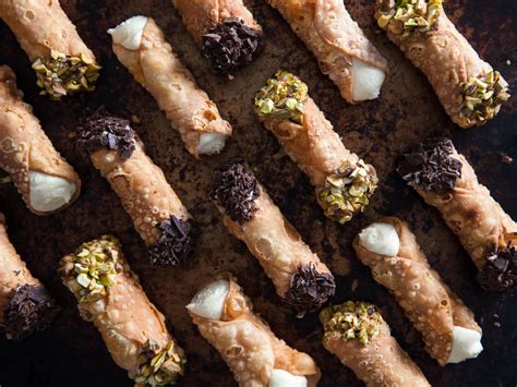 homemade-cannoli-that-live-up-to-the-hype-serious image
