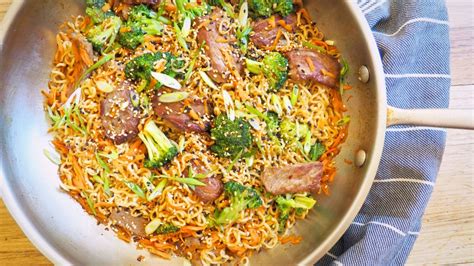 20-minute-beef-and-broccoli-lo-mein-recipe-mashed image