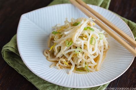 bean-sprout-salad-もやしのナムル-just-one-cookbook image