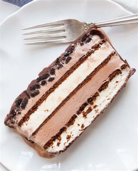 you-can-make-this-10-layer-ice-cream-cake-in-5-minutes image
