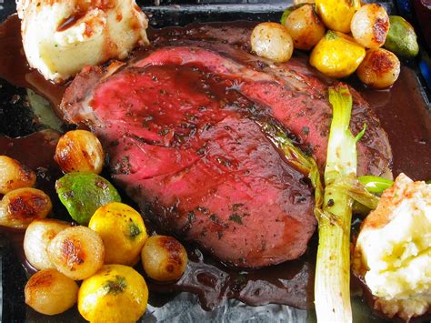 gusto-tv-prime-rib-roast-with-pink-and-green image