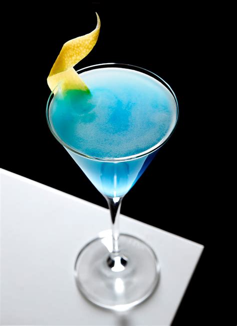 angelo-azzurro-cocktail-recipe-punch image