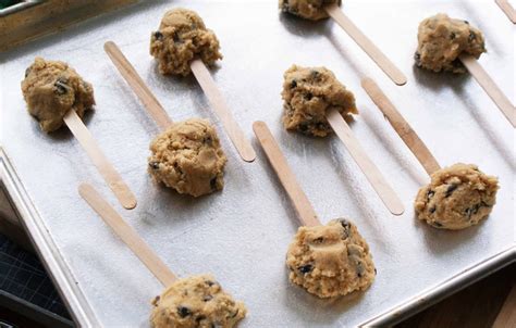 chocolate-chip-cookies-on-a-stick-dinner-with-julie image