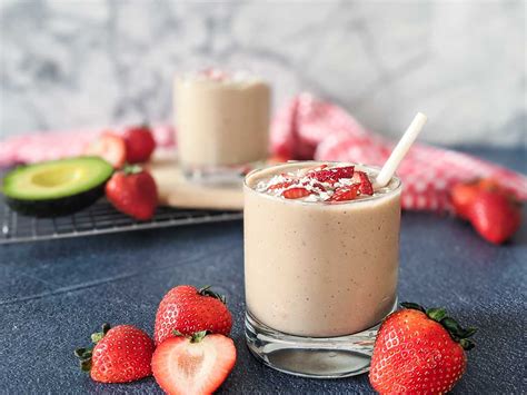 strawberry-avocado-smoothie-peel-with-zeal image