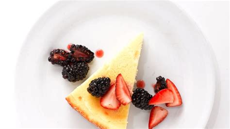 goat-cheese-cake-with-mixed-berries-recipe-bon image