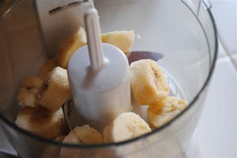 frozen-banana-custard-iowa-girl-eats image