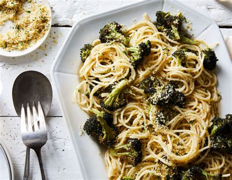 broccoli-aglio-e-olio-with-breadcrumbs-hardcore image
