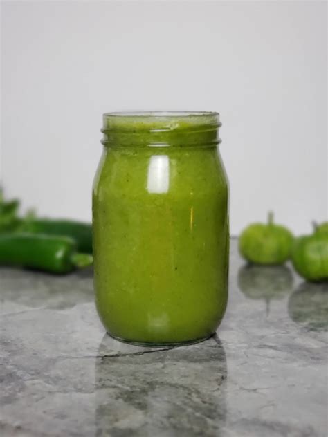 authentic-salsa-verde-green-tomatillo-salsa-la-saucy image