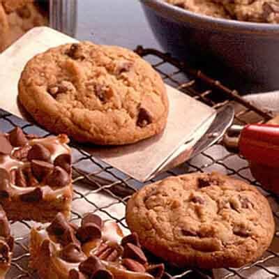 moms-chocolate-chip-cookies-recipe-land-olakes image