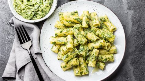 broccoli-almond-pesto-recipe-gluten-free-pasta-rachael image