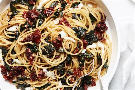 sun-dried-tomato-and-kale-pasta-whats-gaby image