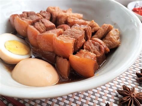 tau-yew-bak-recipe-braised-pork-belly-in-soy-sauce image