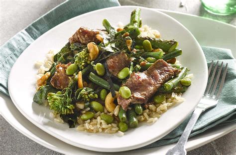 chilli-beef-with-cashews-and-greens-healthy-food-guide image