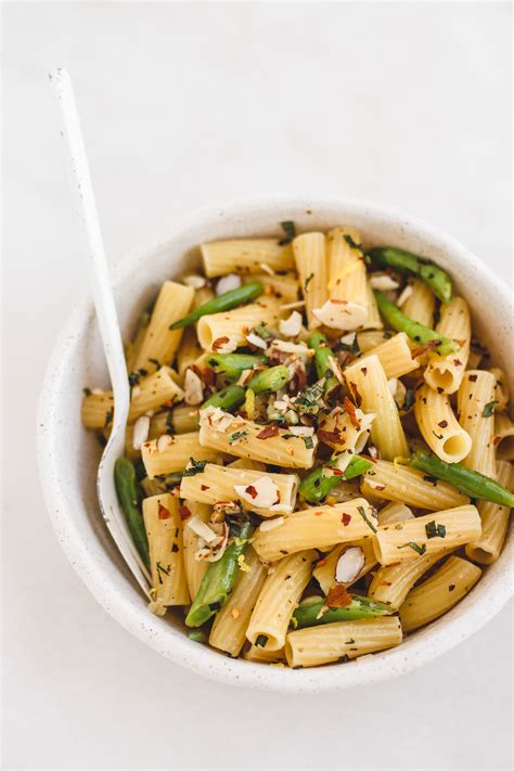 green-bean-and-almond-gremolata-pasta-vegan-gluten image