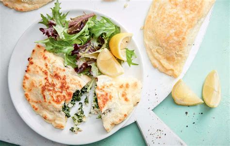 calzones-with-spinach-and-ricotta-healthy-food-guide image
