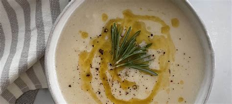 creamy-cauliflower-soup-with-rosemary-infused-olive image