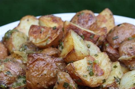 easy-garlic-roasted-new-potatoes-a-farmgirls-dabbles image