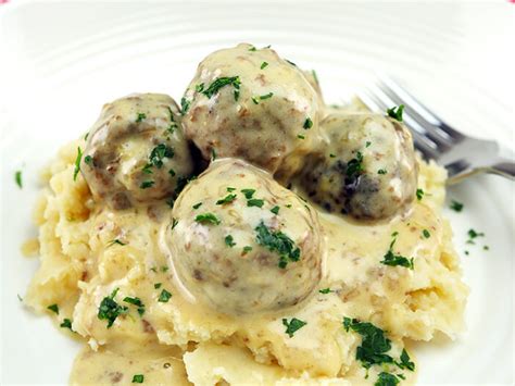 creamy-slow-cooker-swedish-meatballs image
