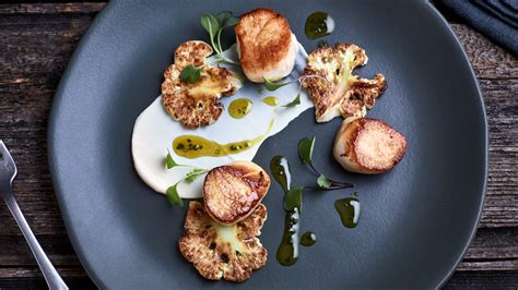 scallops-cauliflower-pure-and-curry-oil-recipe-raymond-blanc-obe image