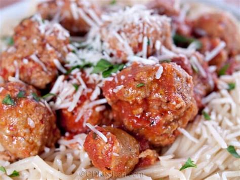 spaghetti-sauce-with-meatballs-and-italian-sausage image
