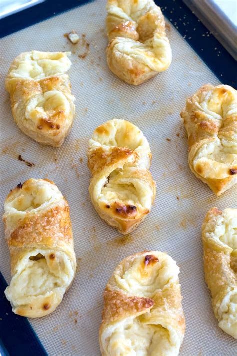 quesitos-cream-cheese-pastries-kitchen-gidget image