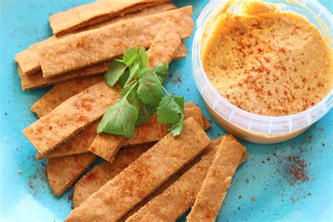 vegan-cheese-crackers-gluten-free-the-free-from image