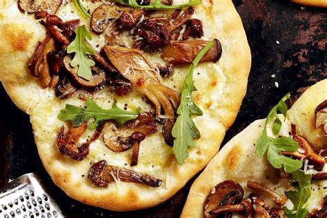 recipe-mushroom-pizza-with-arugula-and-truffle-oil image