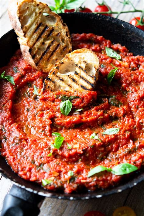 authentic-italian-tomato-sauce-quick-easy-delicious image