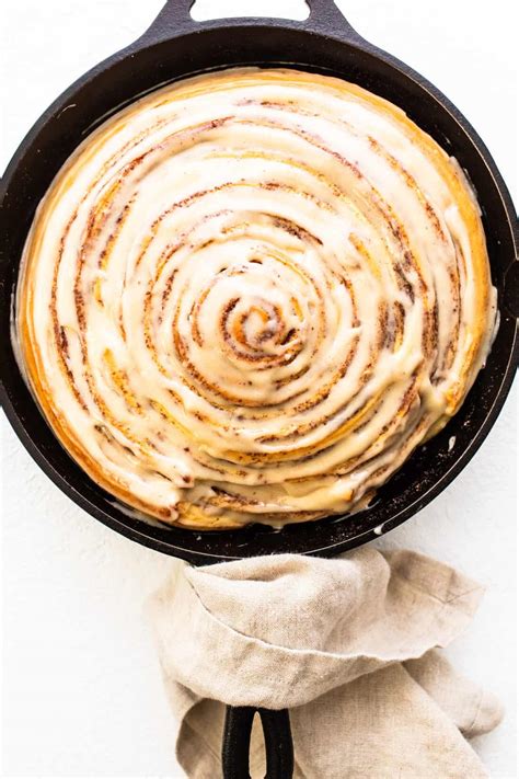 giant-cinnamon-roll-recipe-ready-in-just-1-hour image