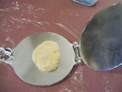 olga-copycat-bread-and-tzatziki-sauce-the-blue image