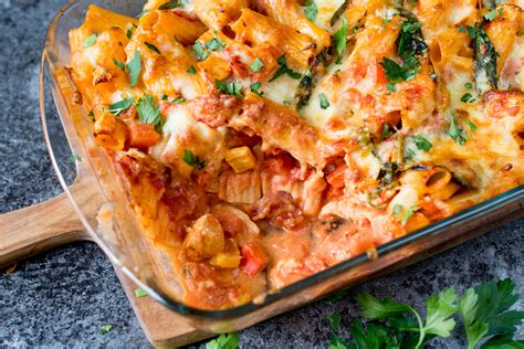 simple-cheesy-pasta-bake-recipe-with-chicken-bacon image