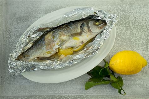 pesce-al-cartoccio-fish-baked-in-parchment-paper image