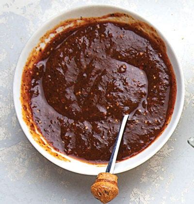 salsa-de-tomatillo-asado-con-chipotle-roasted-tomatillo image