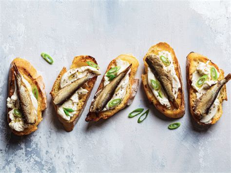 9-incredibly-delicious-ways-to-eat-canned-sardines image