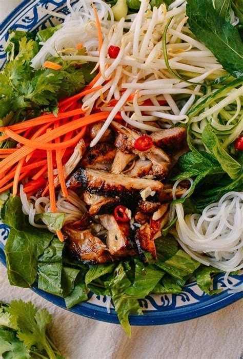 vietnamese-rice-noodle-salad-with-chicken-the image