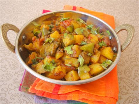 aloo-baingan-brinjal-recipes-north-indian image