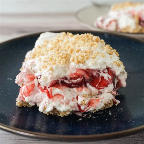 strawberry-yum-yum-no-bake-dessert image