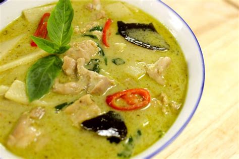 green-thai-curry-recipe-hot-thai-kitchen image