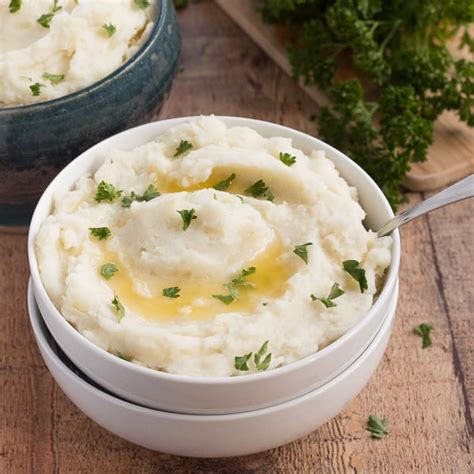 vegan-creamy-garlic-mashed-potatoes image