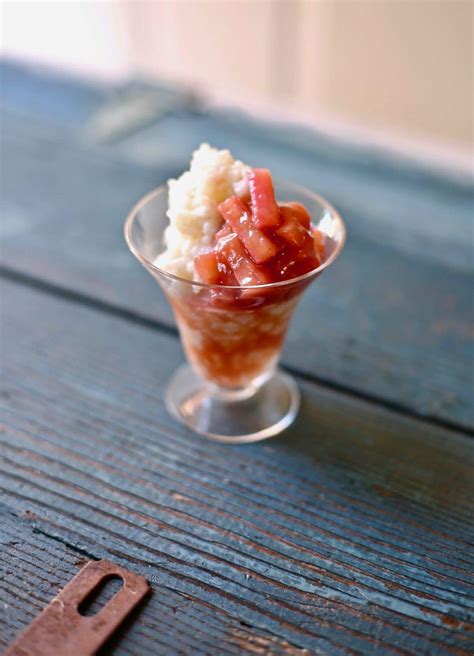 rice-pudding-with-rhubarb-studio-delicious image