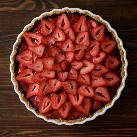 best-chocolate-strawberry-tart-recipe-how-to-make image