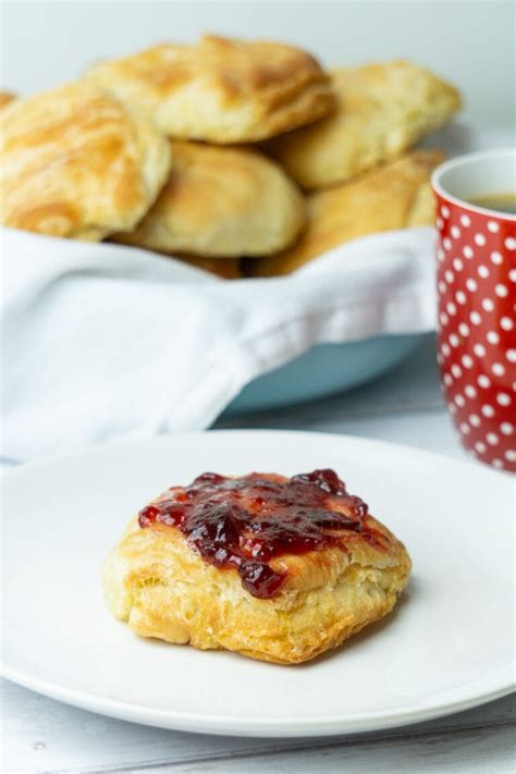 butteries-recipe-also-known-as-rowies-and-aberdeen-rolls image