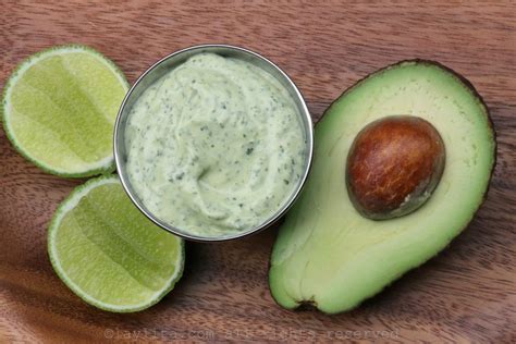 avocado-and-cilantro-mayonnaise-sauce-laylitas image