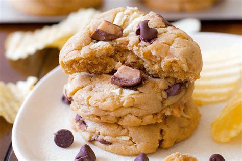 potato-chip-toffee-chocolate-chip-cookies-leites image