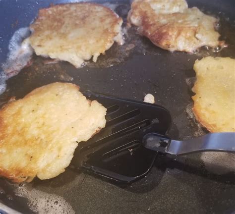 easy-potato-pancakes-latkes-with-cinnamon-apple-slices image