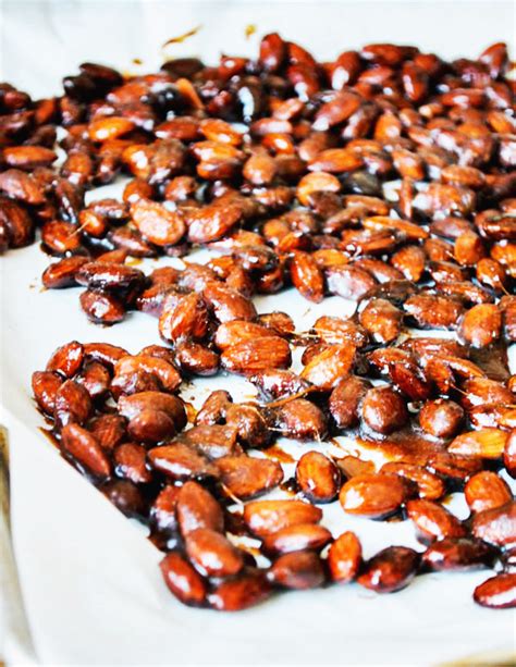 slow-cooker-sugar-roasted-almonds-rachel image